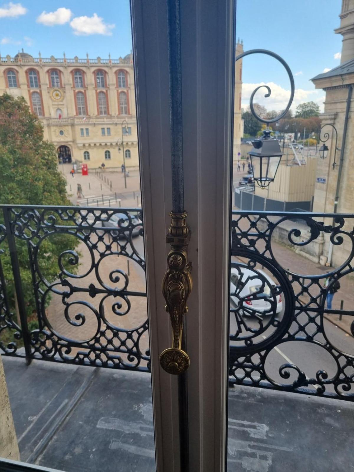 Face Chateau St Germain En Laye, Appartement 4 A 6 Personnes, 23 Min De Paris Champs-Elysees Saint-Germain-en-Laye Bagian luar foto